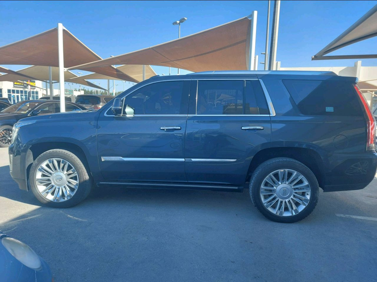 Cadillac Escalade - Image 2