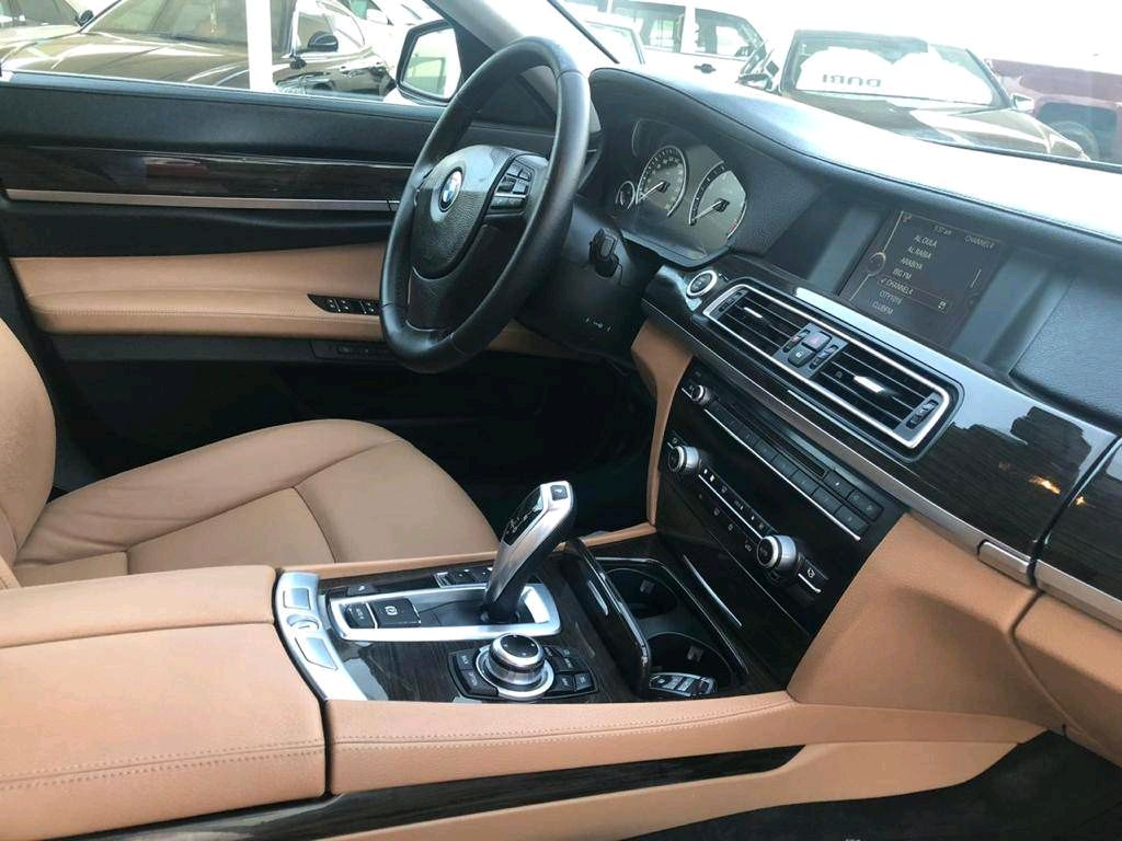 BMW 7-Series - Image 6