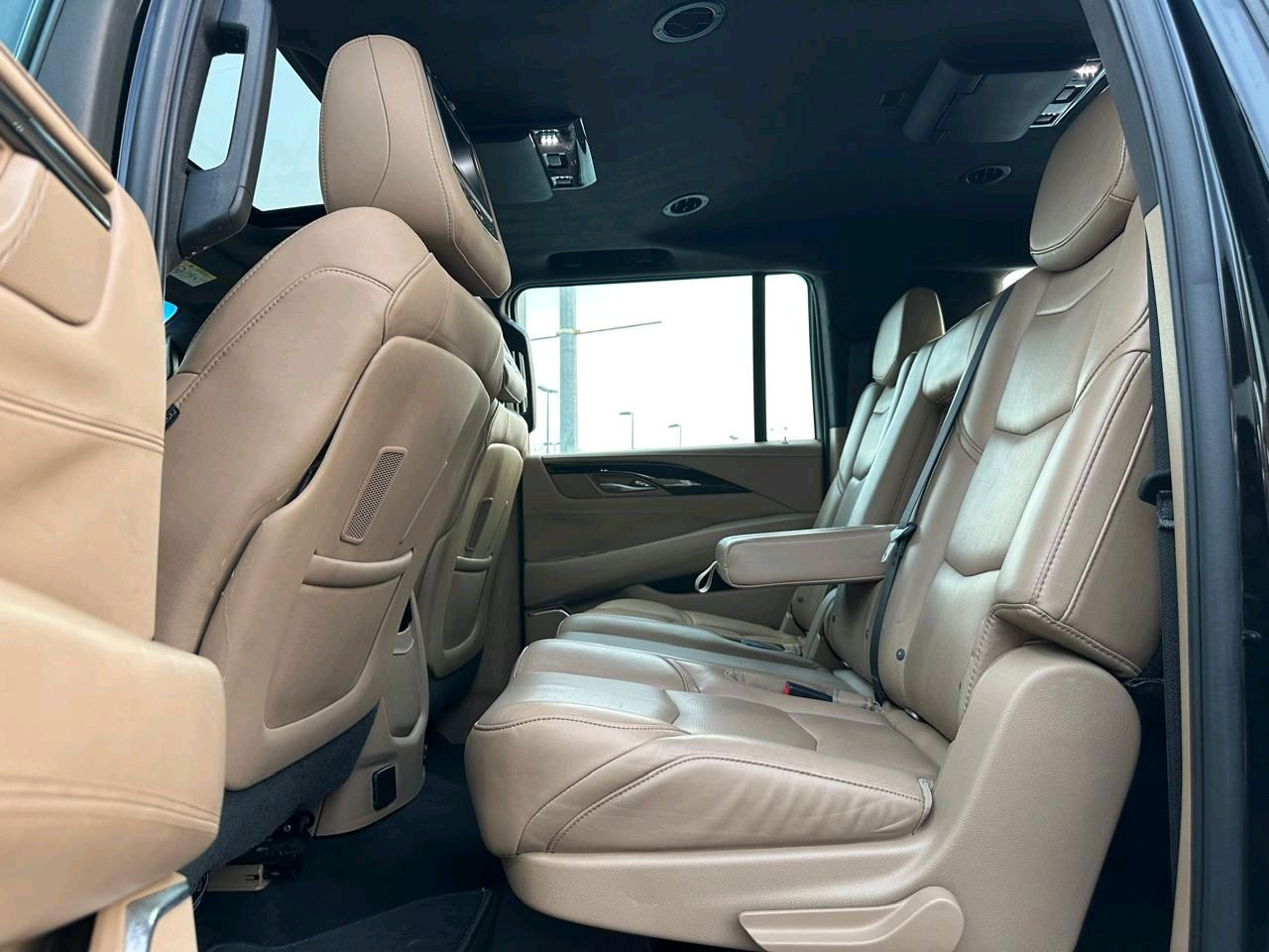 Cadillac Escalade - Image 10