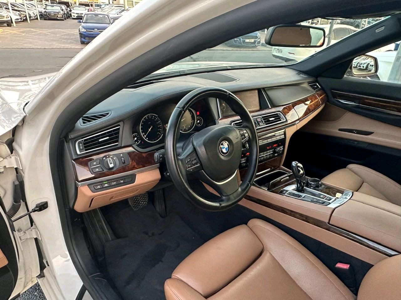 BMW 7-Series - Image 11
