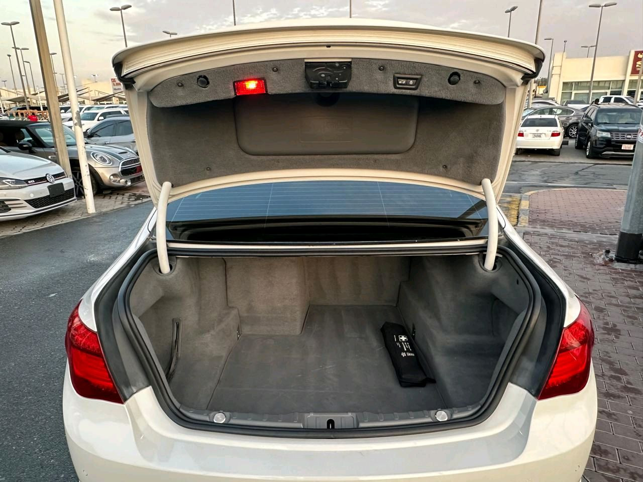 BMW 7-Series - Image 6