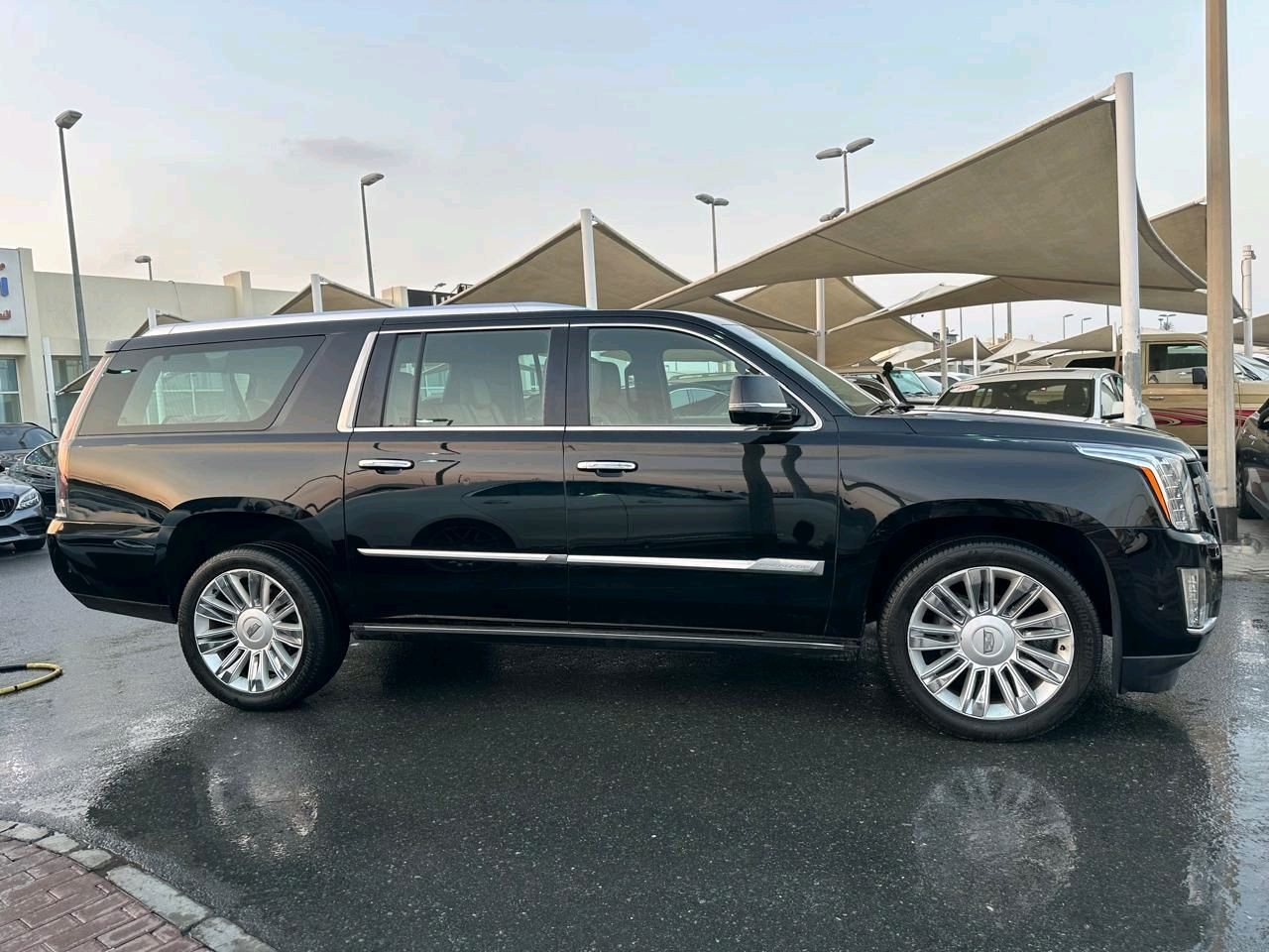 Cadillac Escalade - Image 7