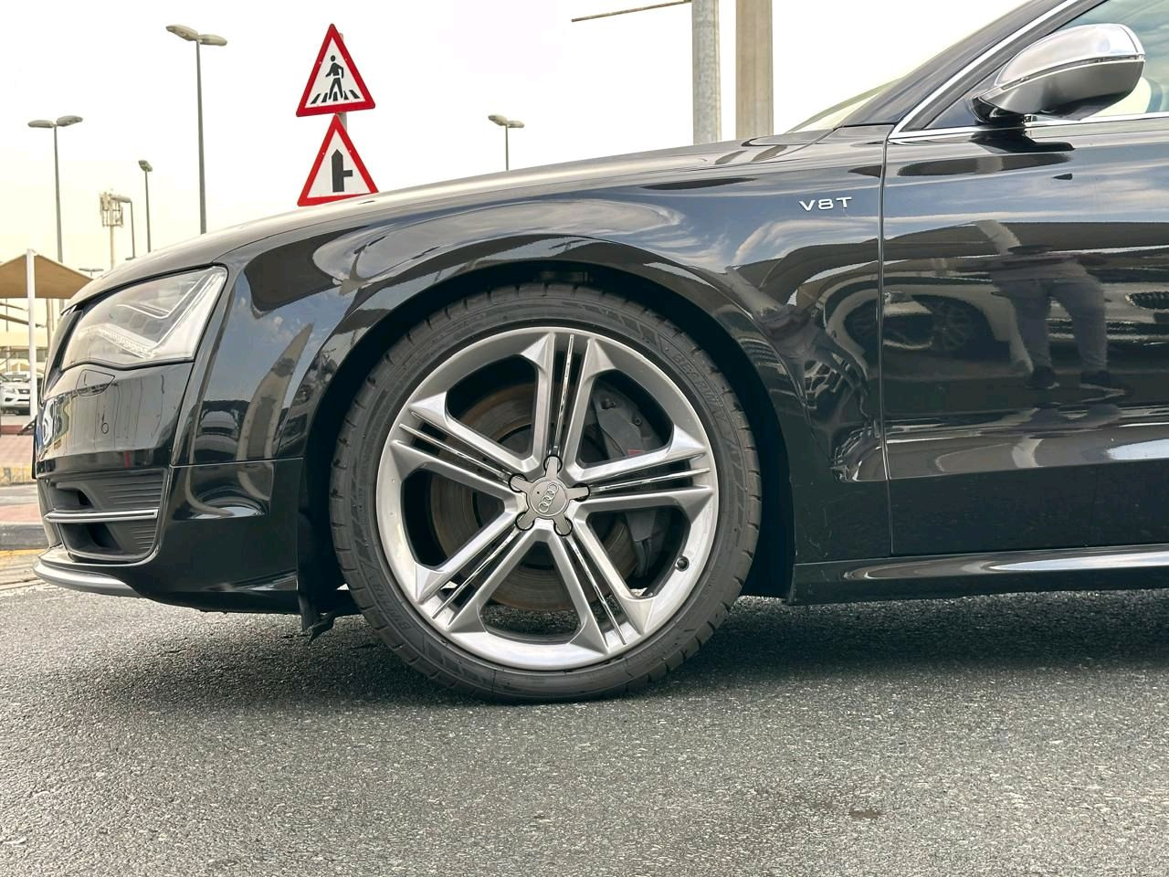 Audi S8 - Image 5