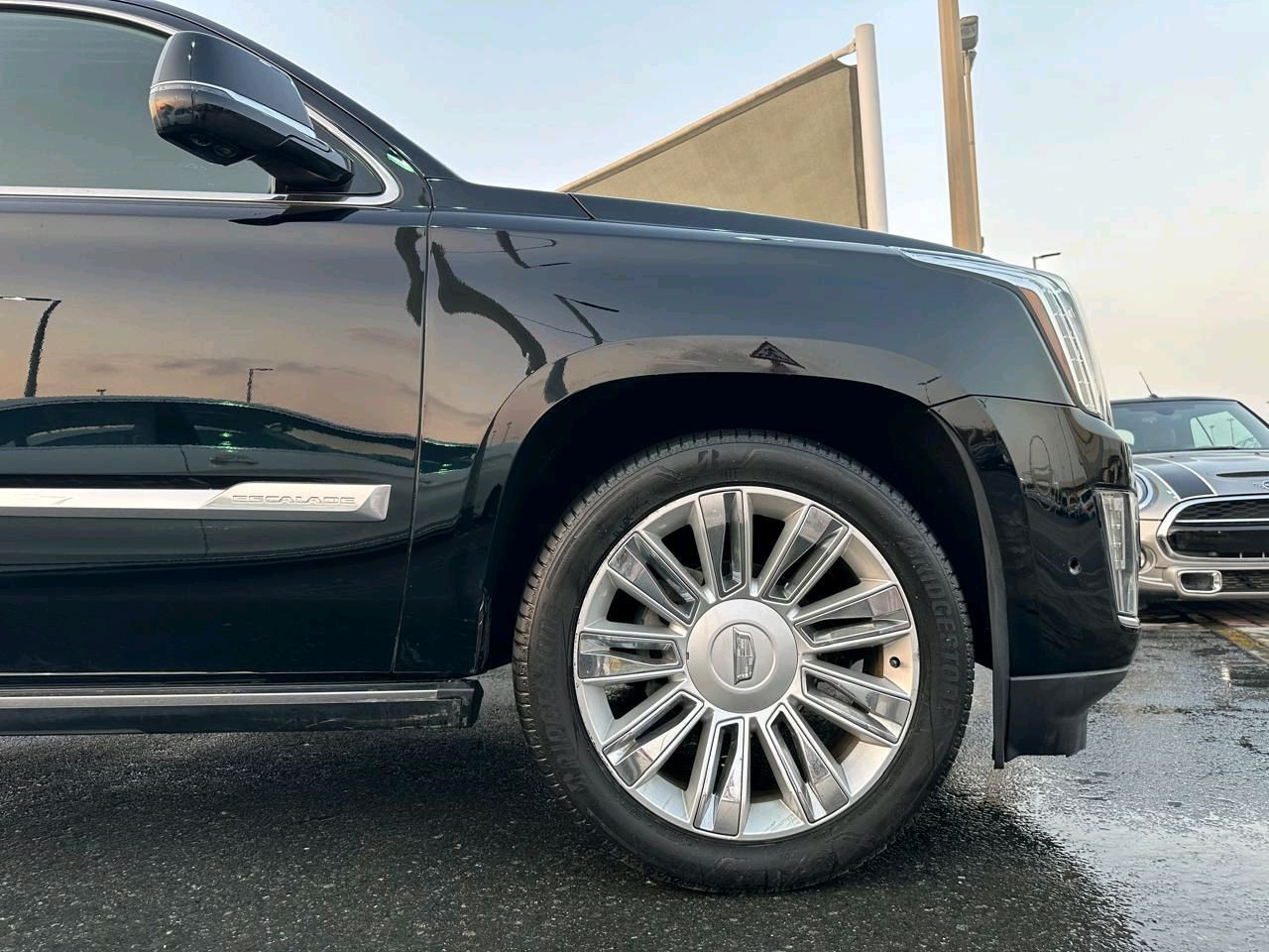Cadillac Escalade - Image 11