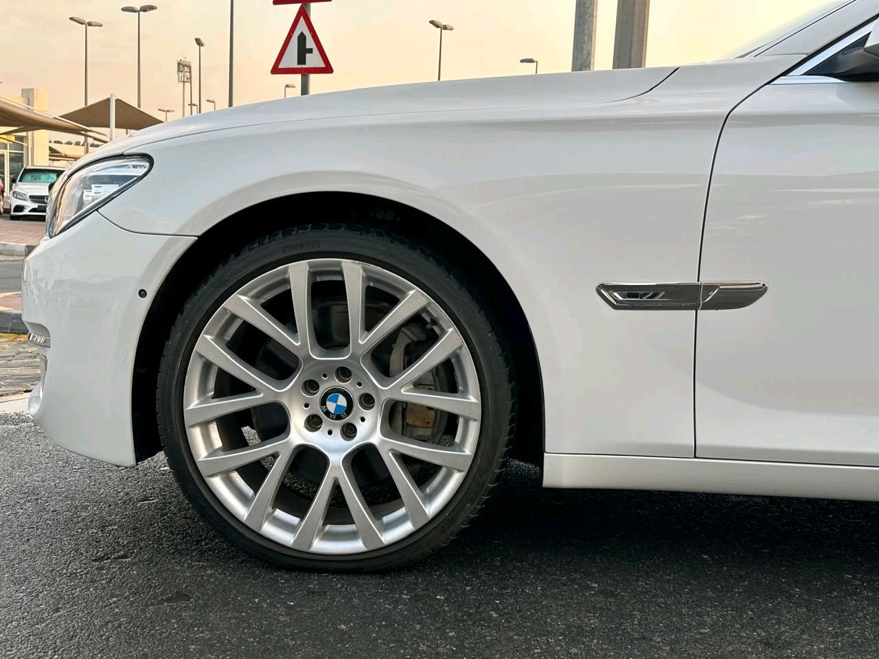 BMW 7-Series - Image 4