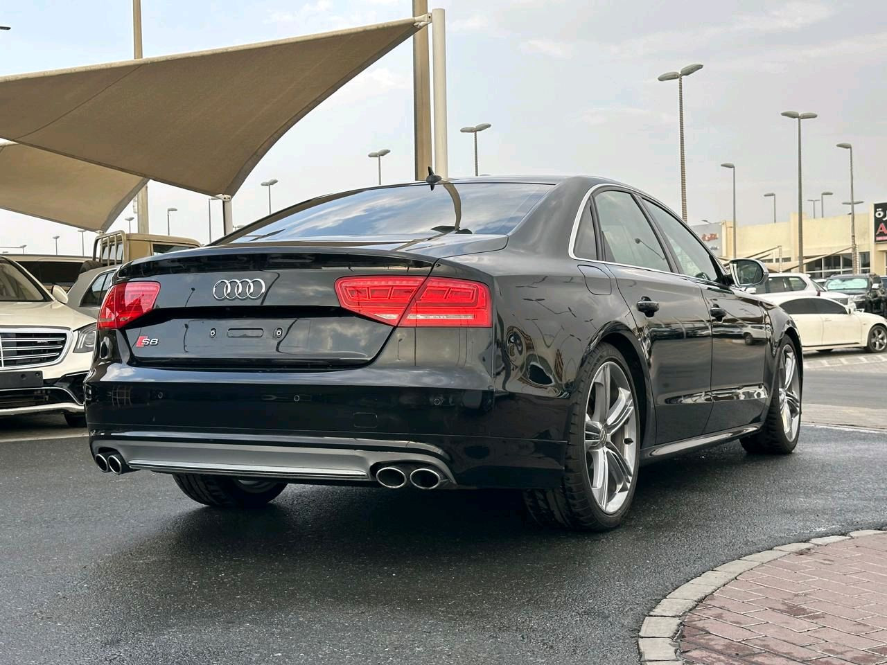 Audi S8 - Image 8