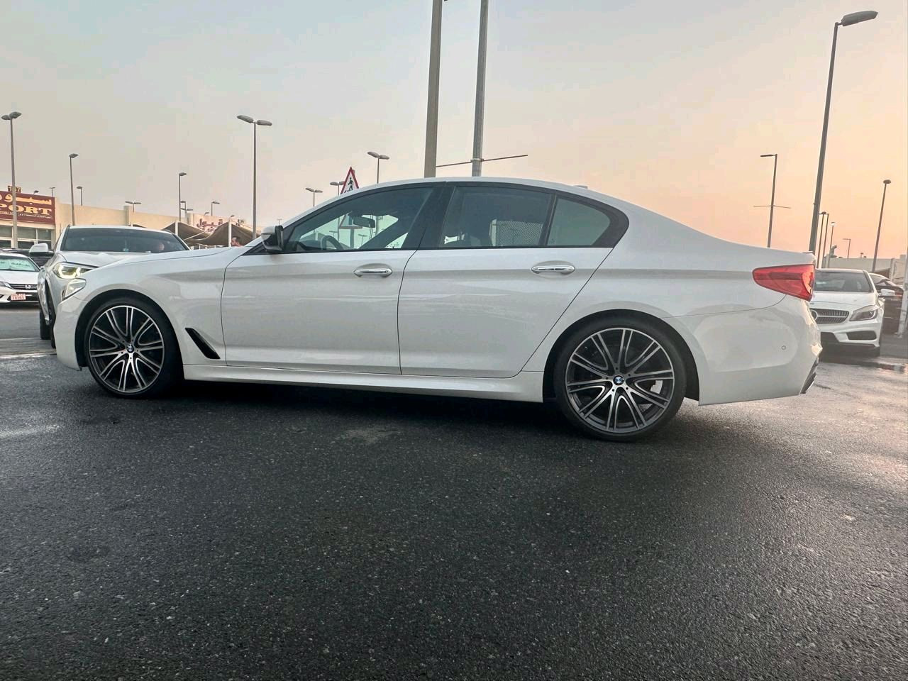BMW 5-Series - Image 12
