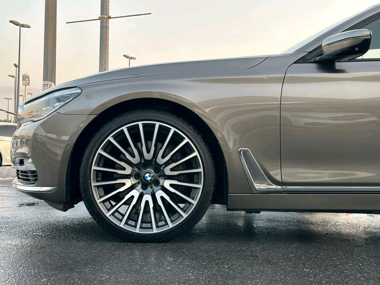 BMW 7-Series - Image 8