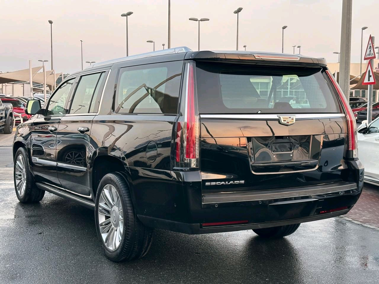 Cadillac Escalade - Image 3