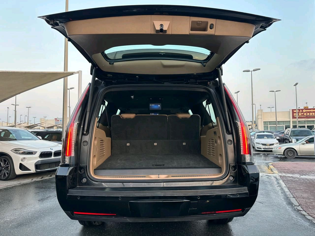 Cadillac Escalade - Image 9