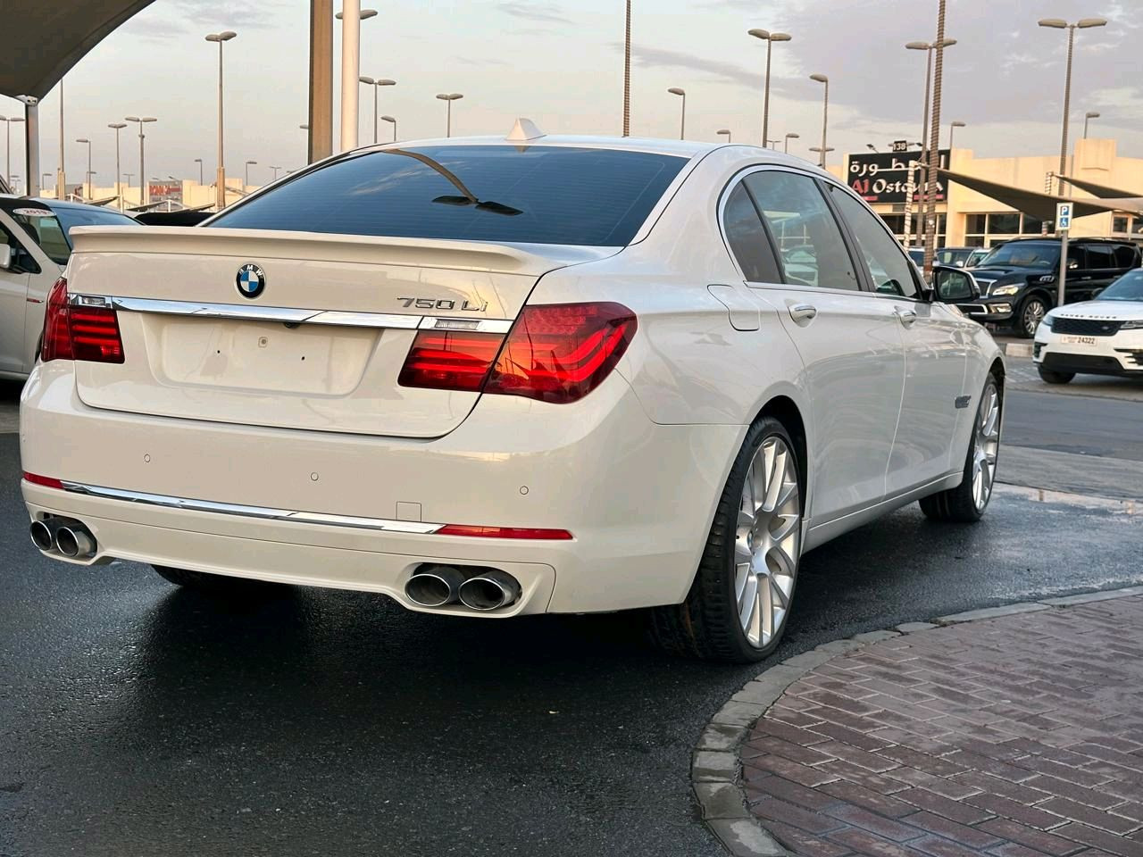 BMW 7-Series - Image 9