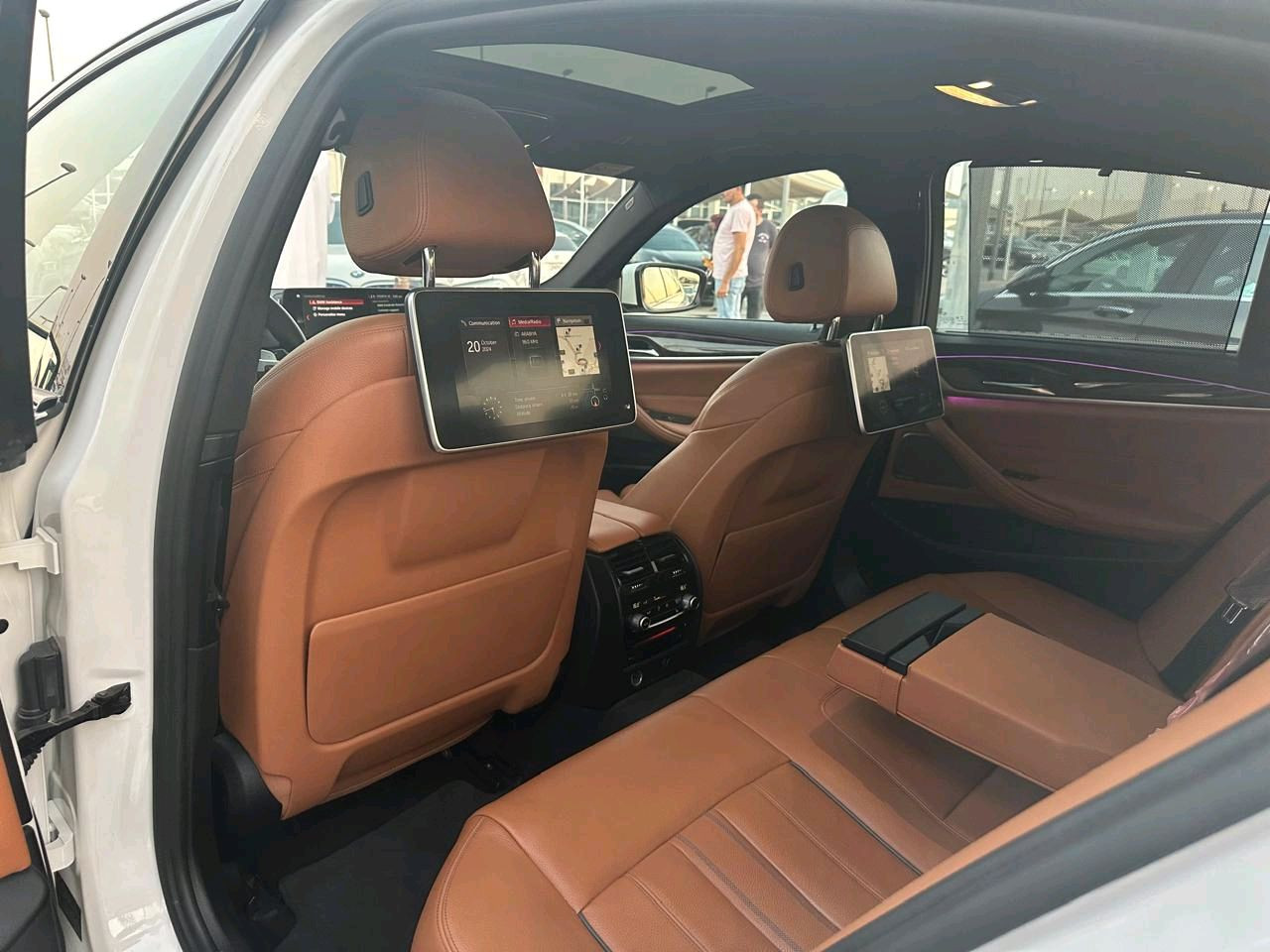 BMW 5-Series - Image 6