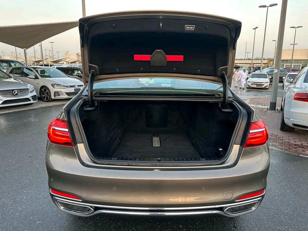 BMW 7-Series - Image 7