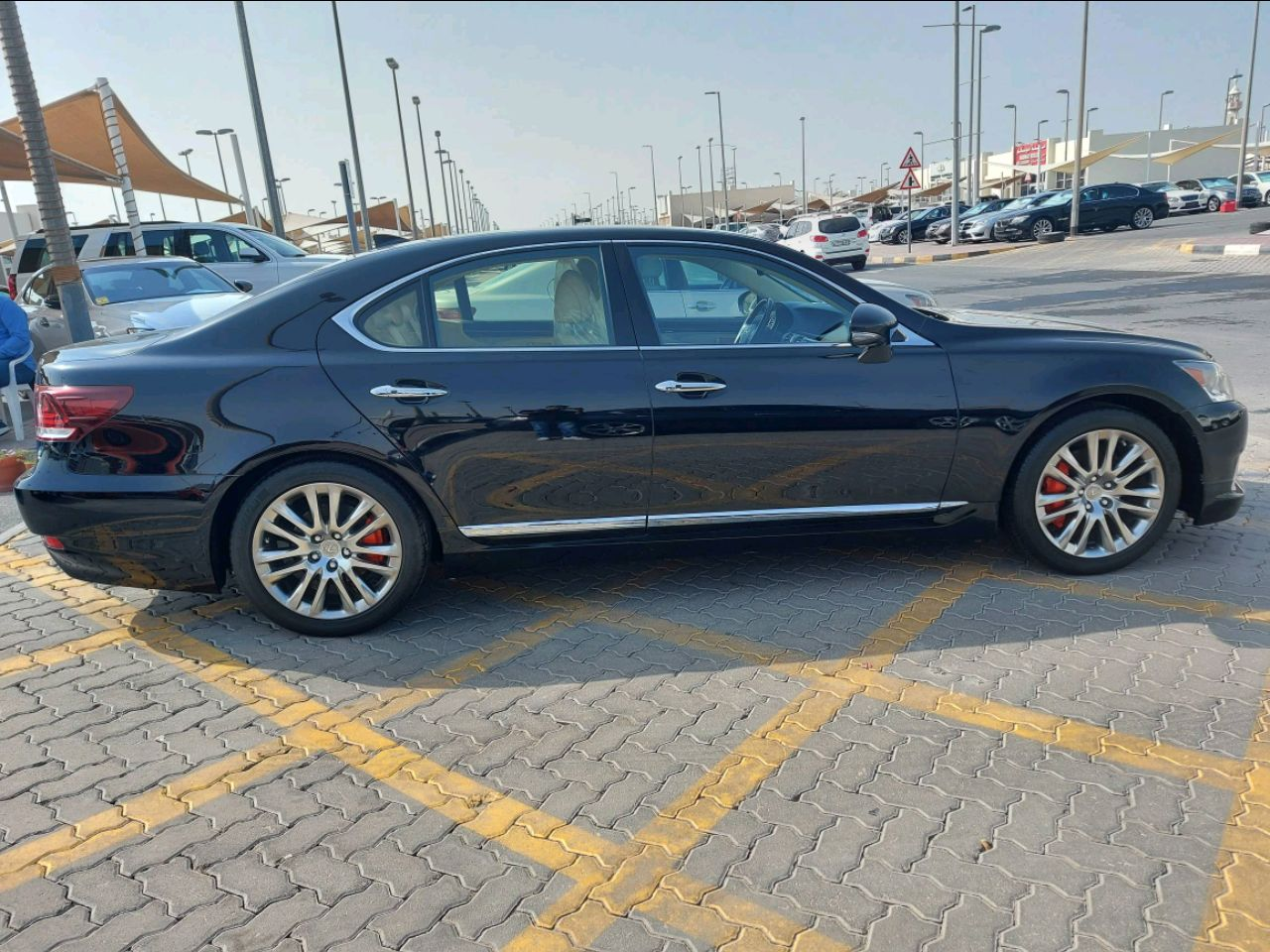 Lexus LS-Series - Image 2