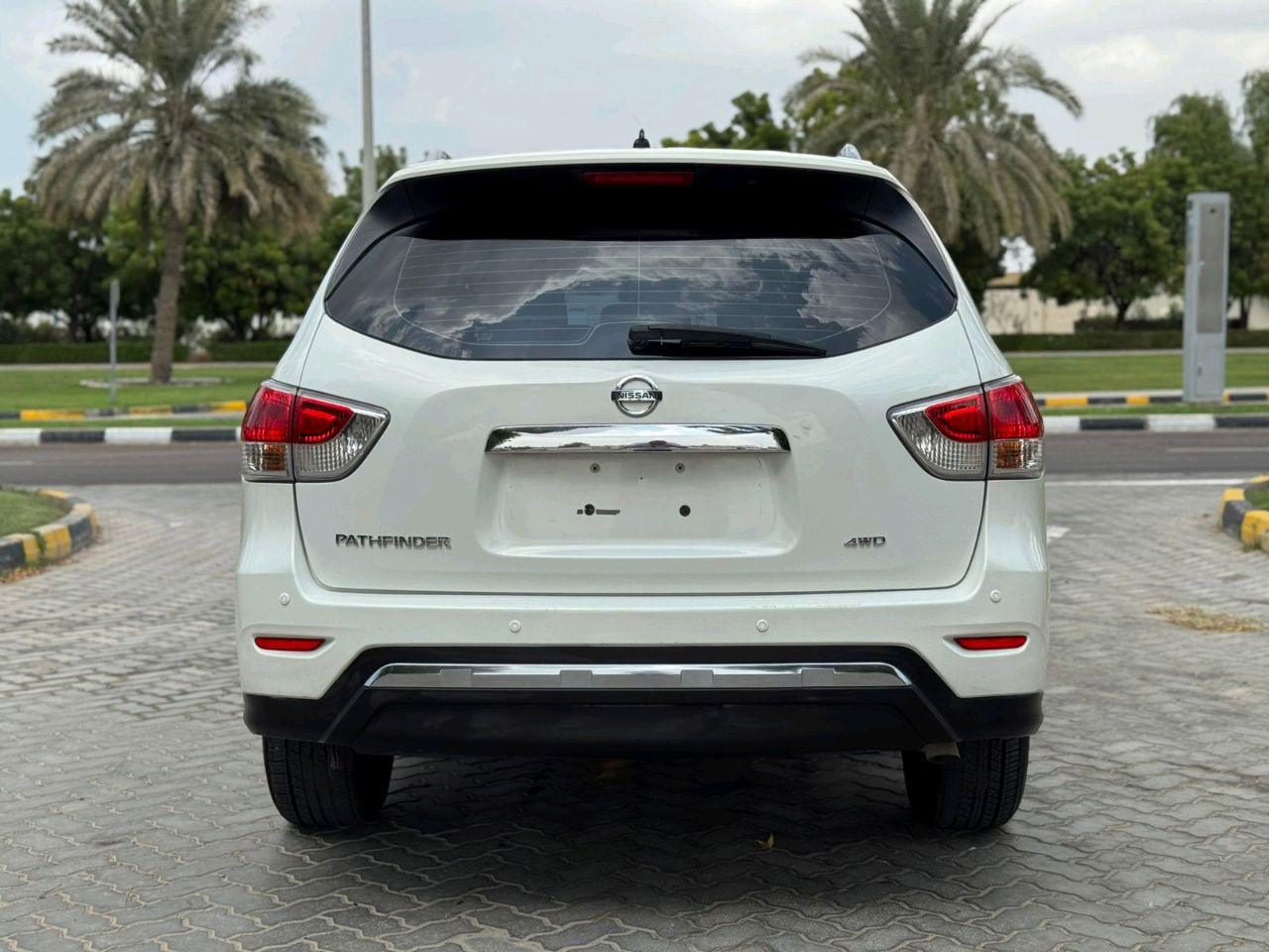 Nissan Pathfinder - Image 7