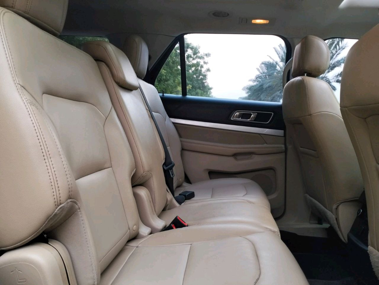 Ford Explorer - Image 10