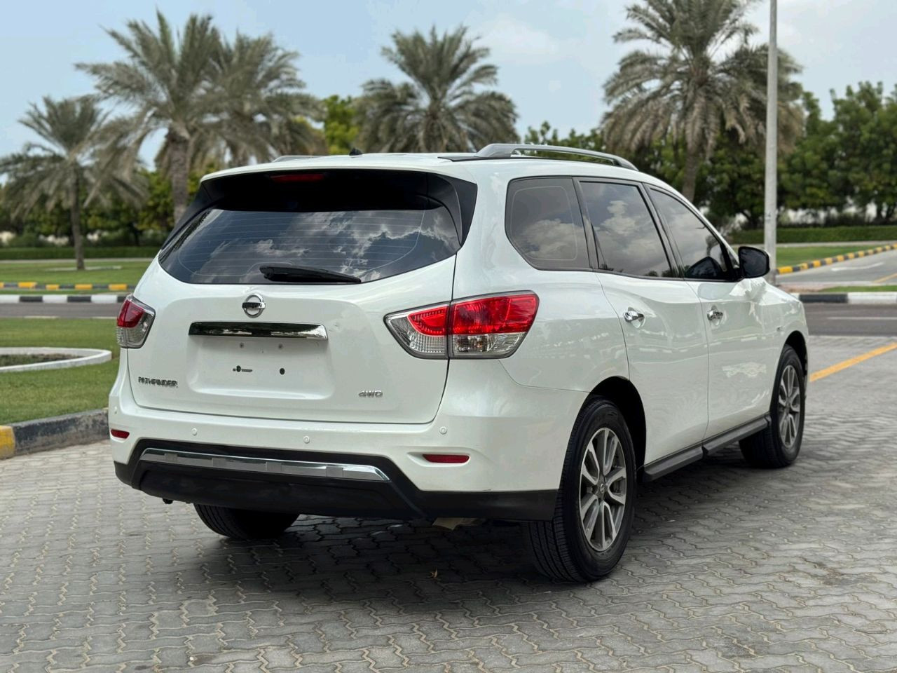 Nissan Pathfinder - Image 6