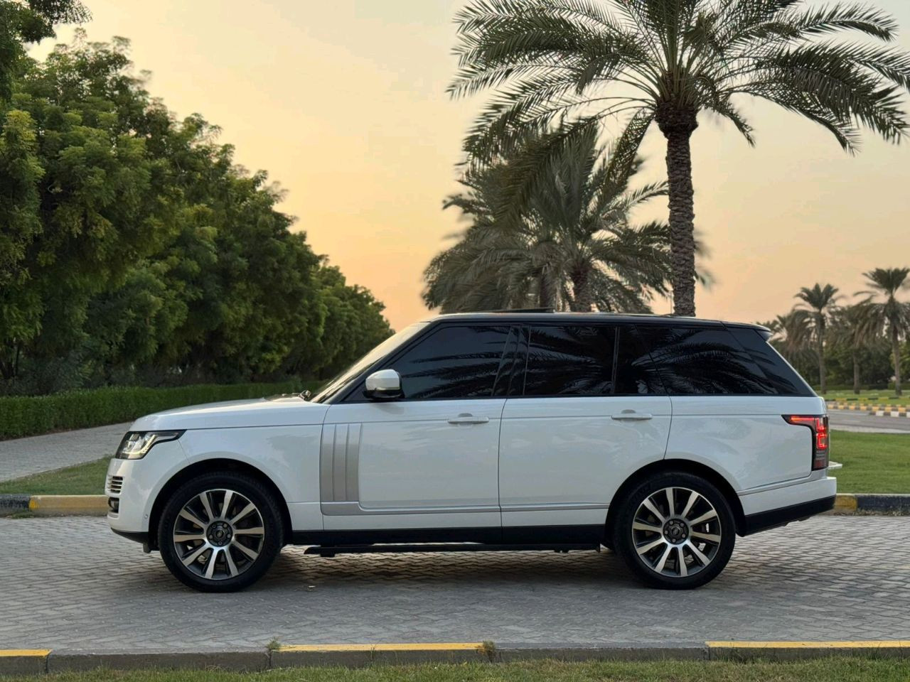 Range Rover Vogue - Image 2