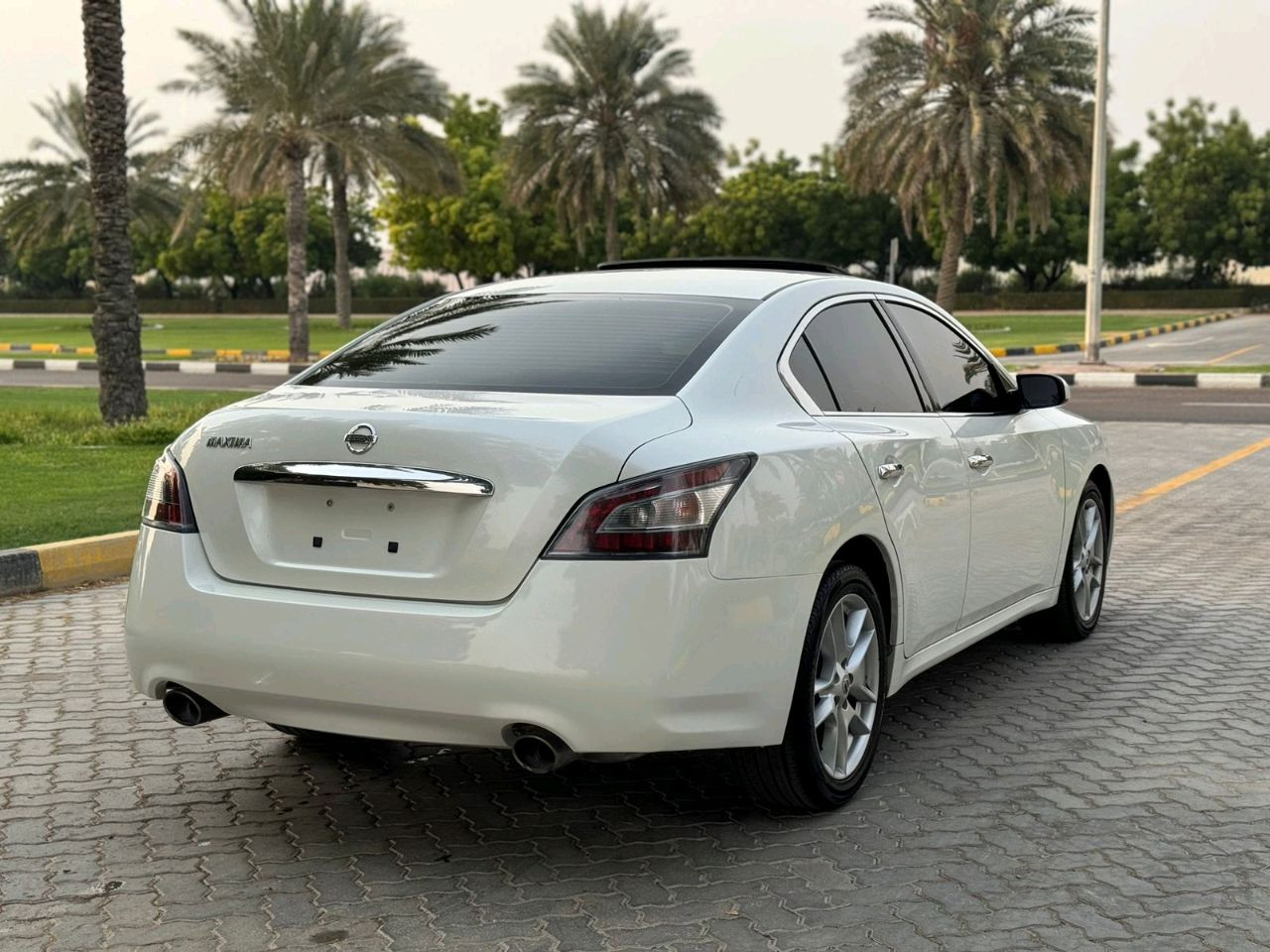 Nissan Maxima - Image 7