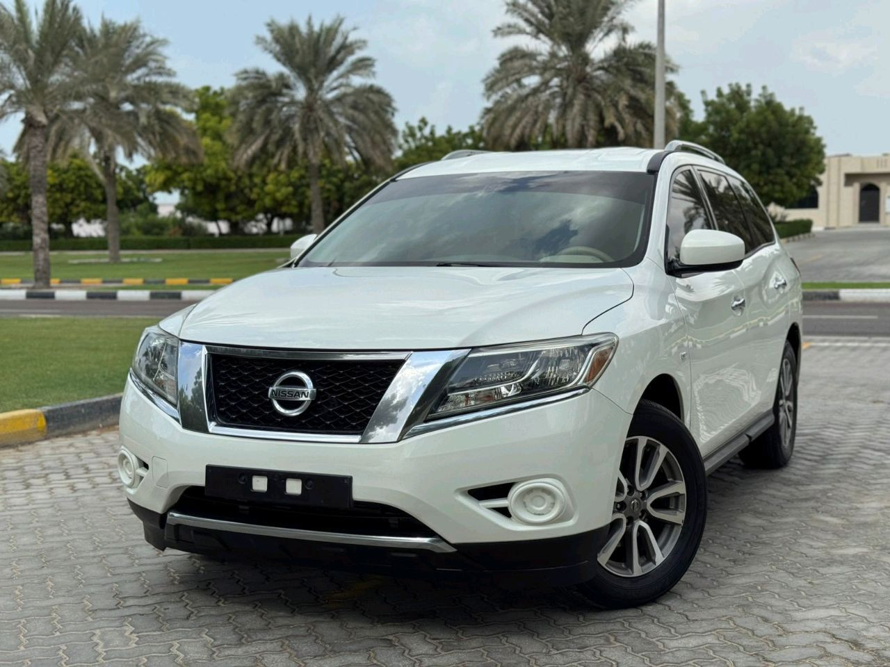 Nissan Pathfinder - Image 9