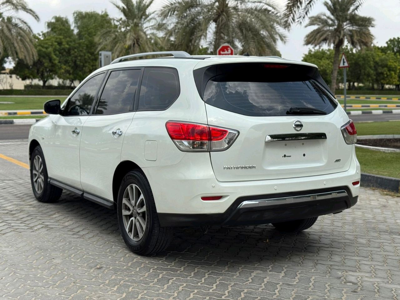 Nissan Pathfinder - Image 11