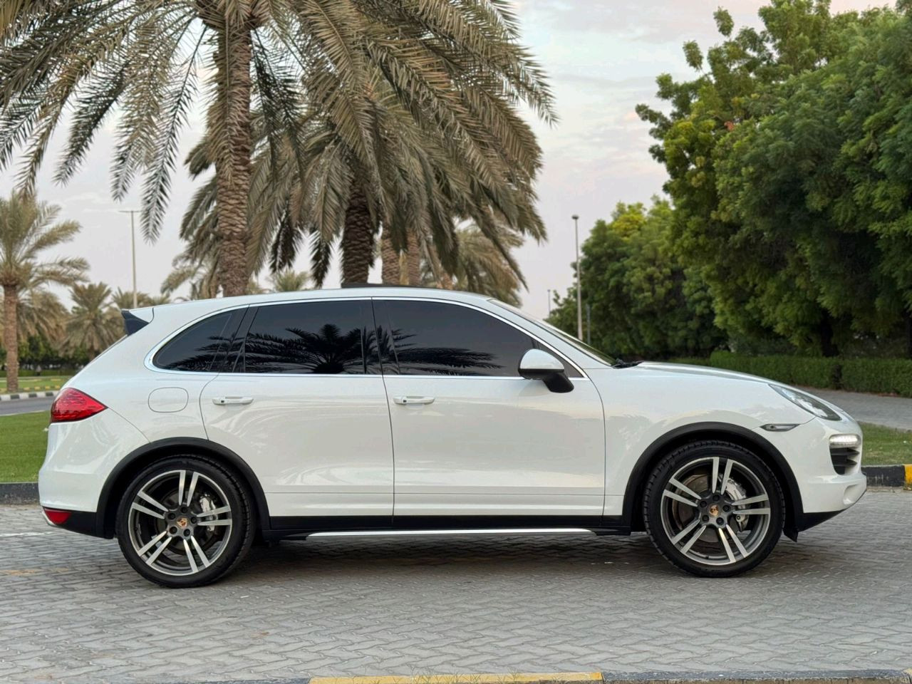 Porsche Cayenne - Image 5