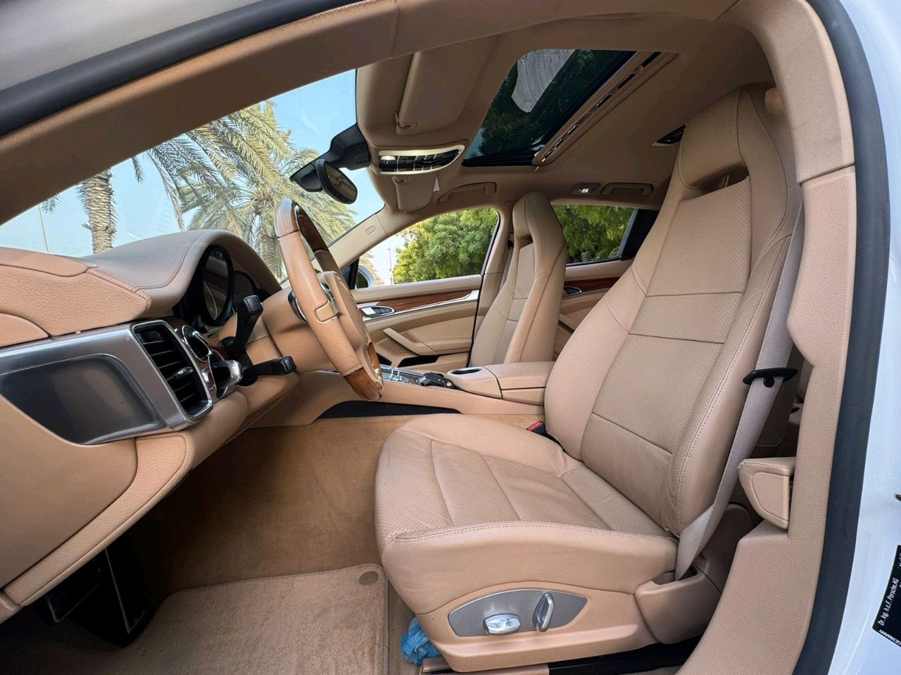 Porsche Panamera - Image 10