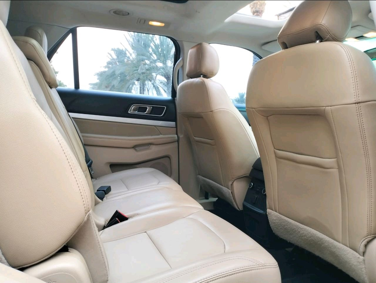 Ford Explorer - Image 8