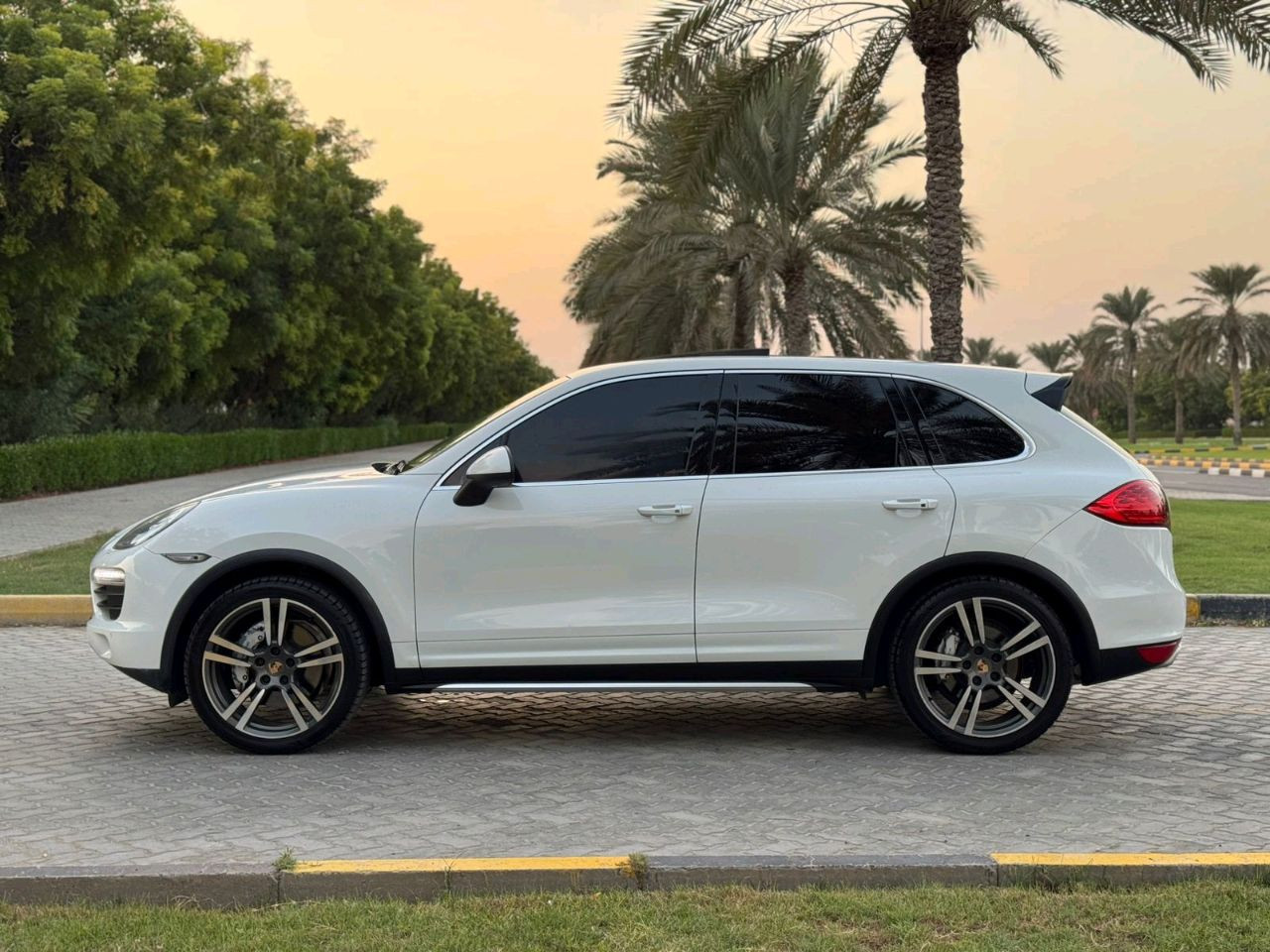 Porsche Cayenne - Image 6