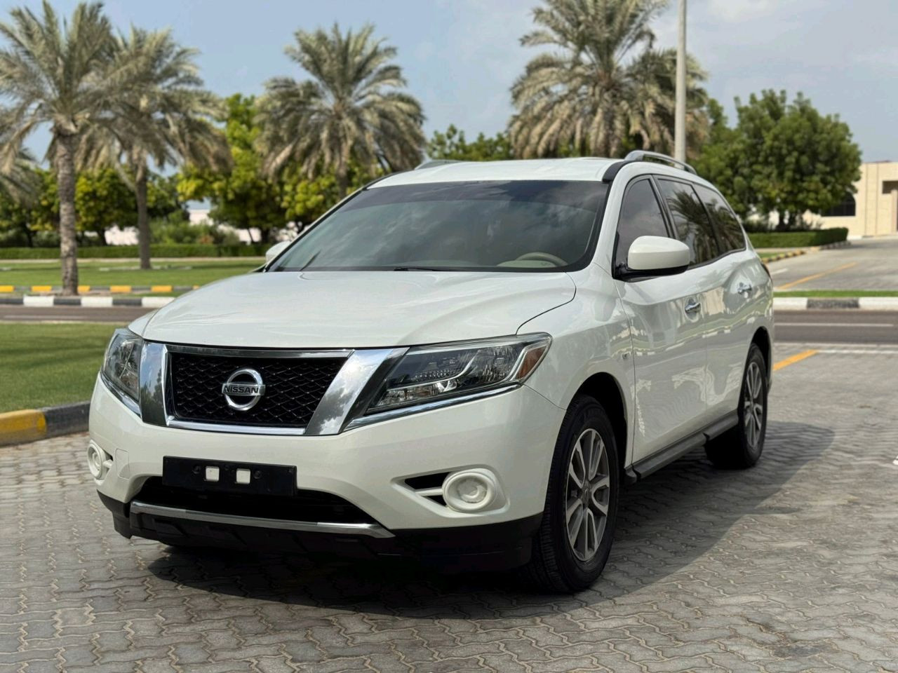 Nissan Pathfinder - Image 8