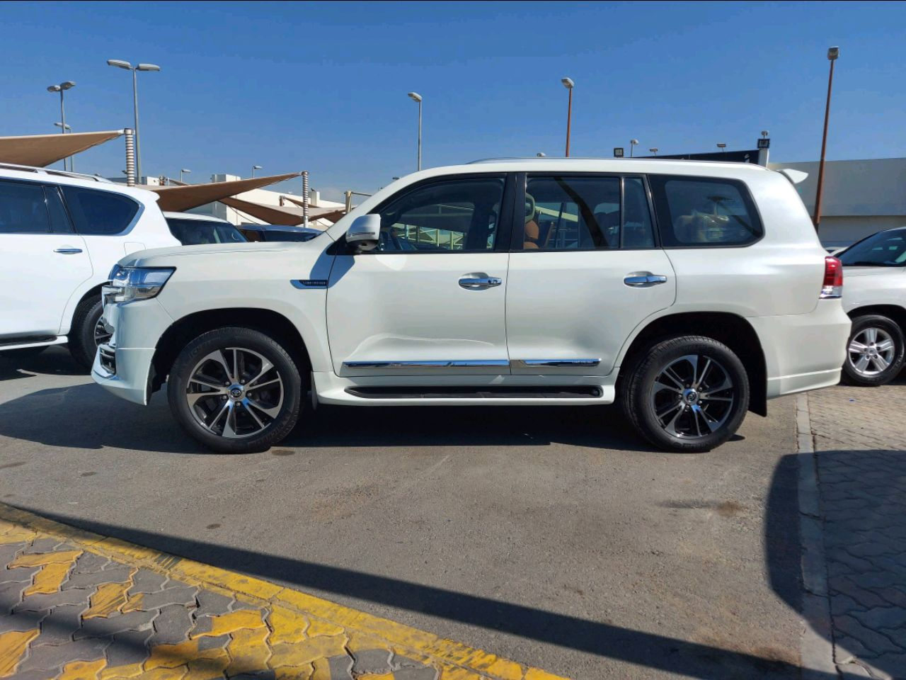 Toyota Land Cruiser - Image 5