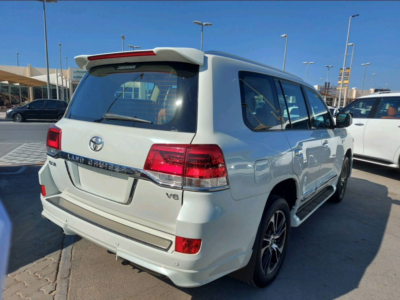 Toyota Land Cruiser - Image 4