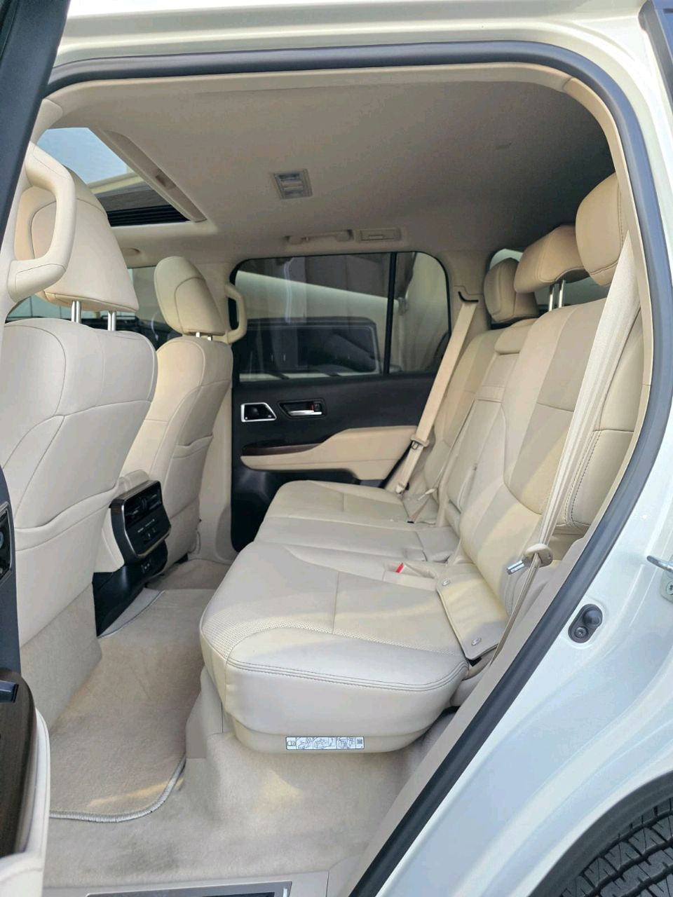 Toyota Land Cruiser - Image 10