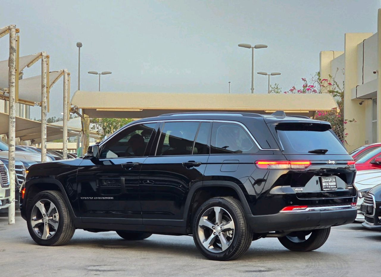 Jeep Grand Cherokee - Image 3