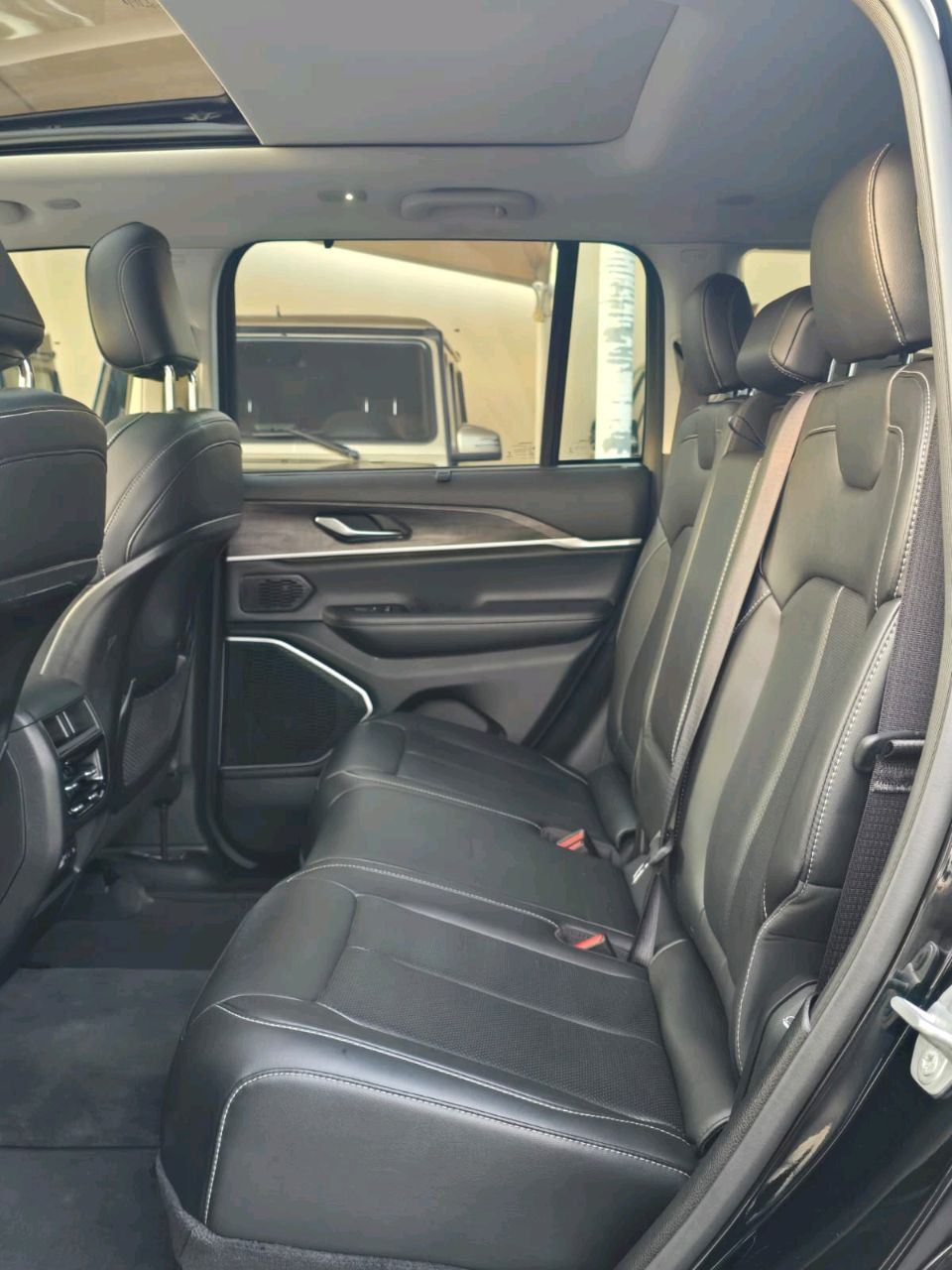 Jeep Grand Cherokee - Image 8