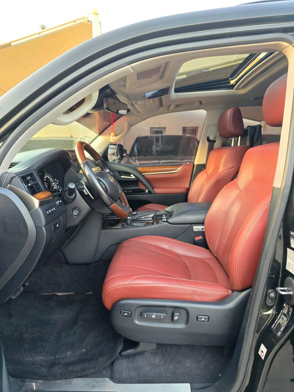 Lexus LX-Series - Image 11