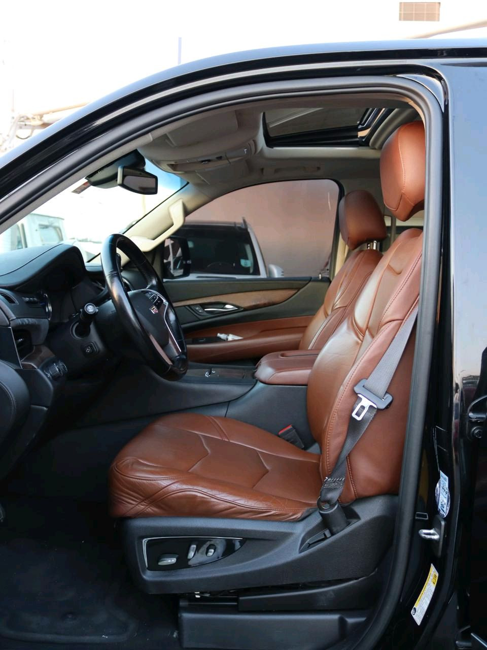 Cadillac Escalade - Image 12