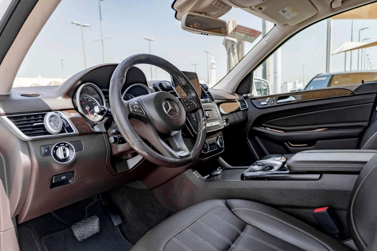 Mercedes Benz GLE SUV - Image 12