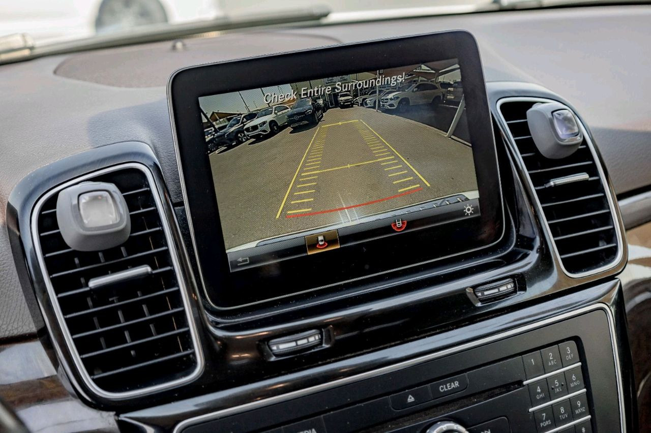 Mercedes Benz GLE SUV - Image 4