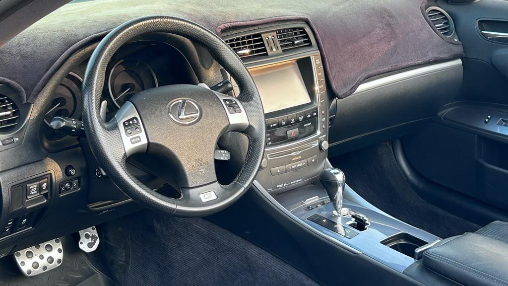 Lexus IS-C - Image 13