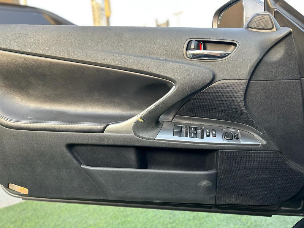 Lexus IS-C - Image 11