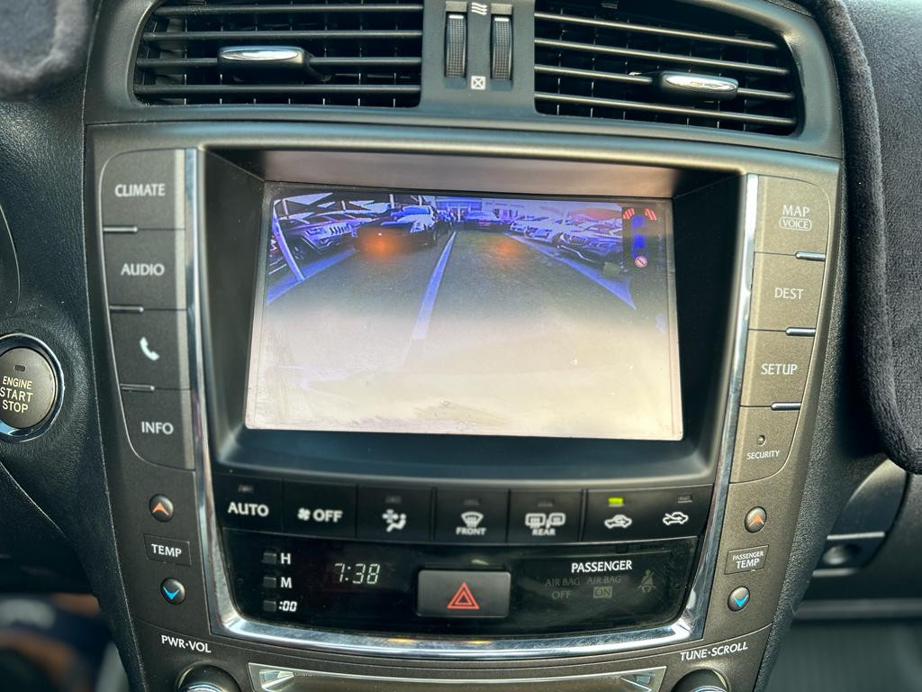 Lexus IS-C - Image 14