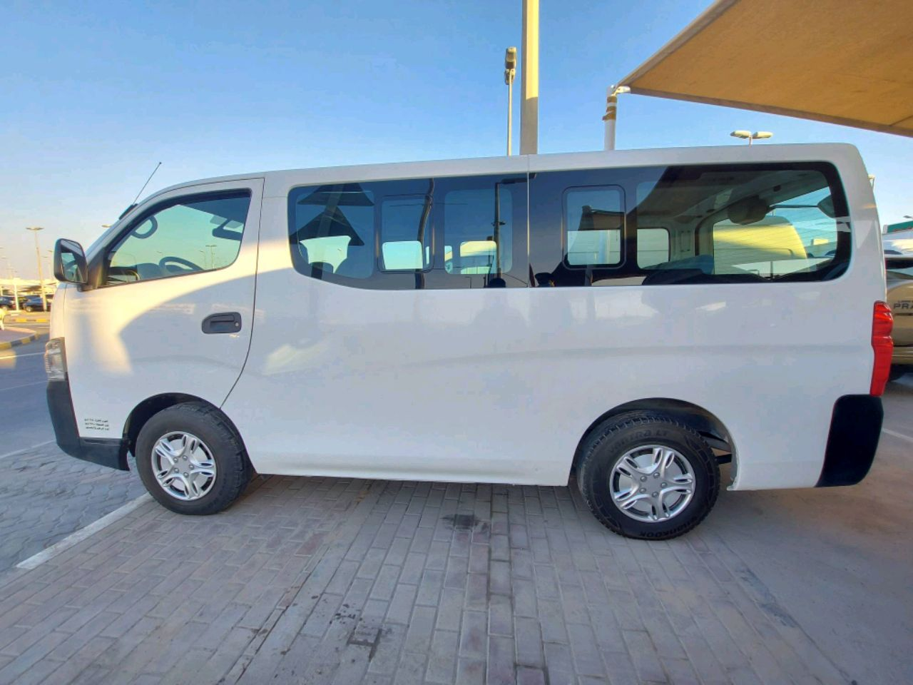 Nissan Urvan - Image 4