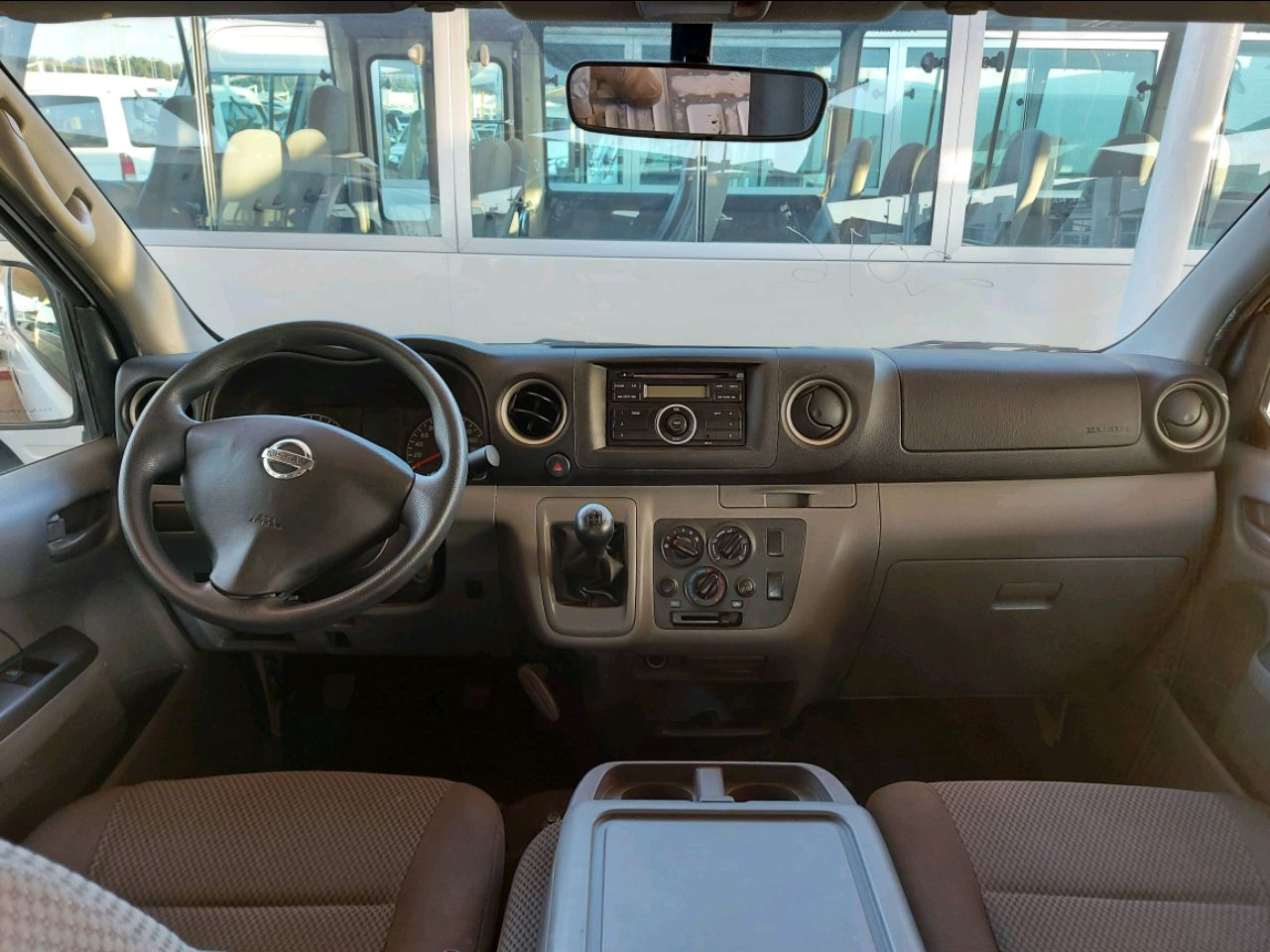 Nissan Urvan - Image 3