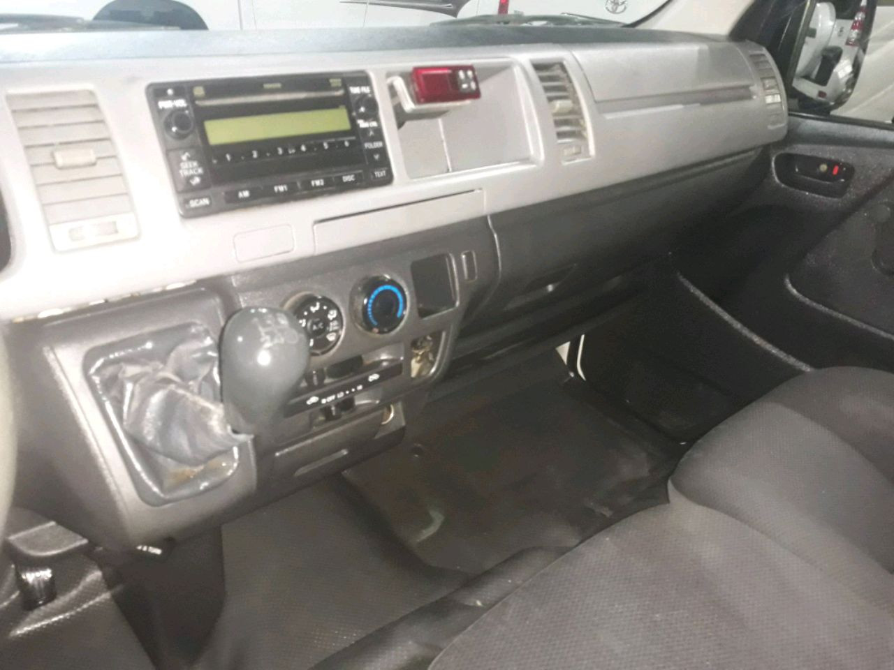 Toyota Hiace - Image 8