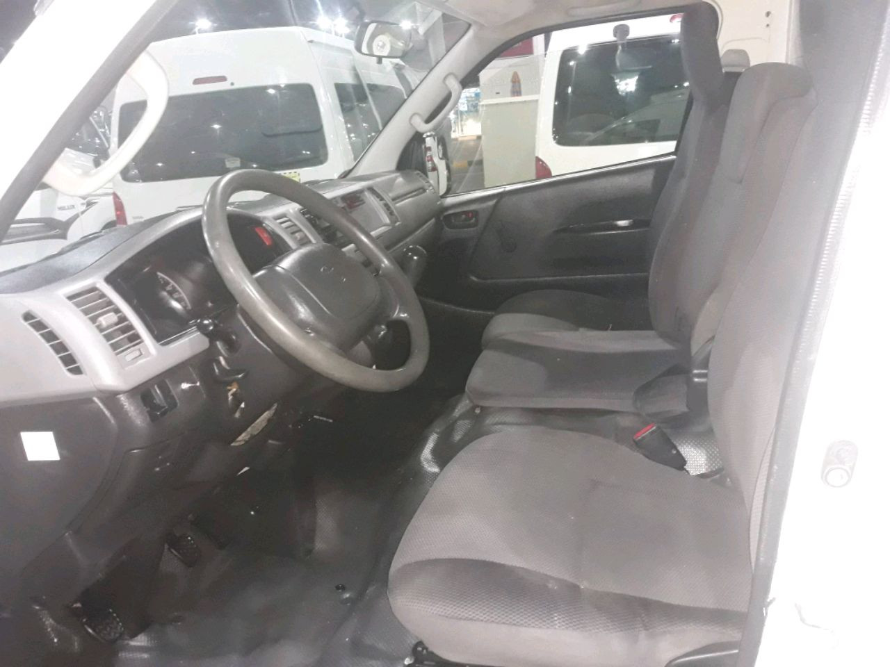 Toyota Hiace - Image 7