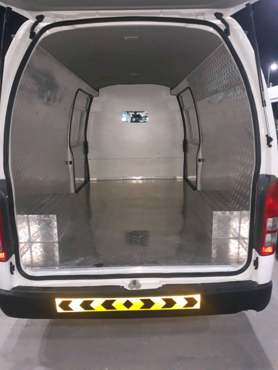 Toyota Hiace - Image 8