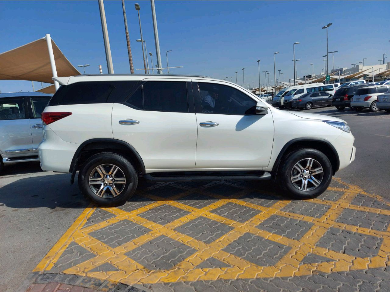 Toyota Fortuner - Image 4