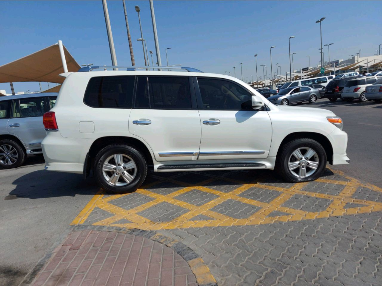 Toyota Land Cruiser - Image 5