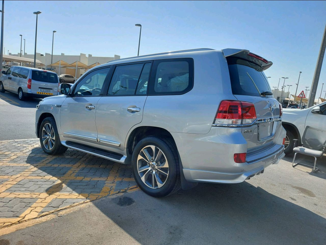 Toyota Land Cruiser - Image 3